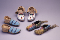 Blackfeet%20artist%2C%20%3Cb%3E%3Ci%3E%20Moccasins%3C%2Fi%3E%3C%2Fb%3E%2C%20ca.%201890%2C%20leather%2C%20rawhide%2C%20and%20glass%20beads%2C%20The%20Elizabeth%20Cole%20Butler%20Collection%2C%20no%20known%20copyright%20restrictions%2C%202009.1.19a%2Cb